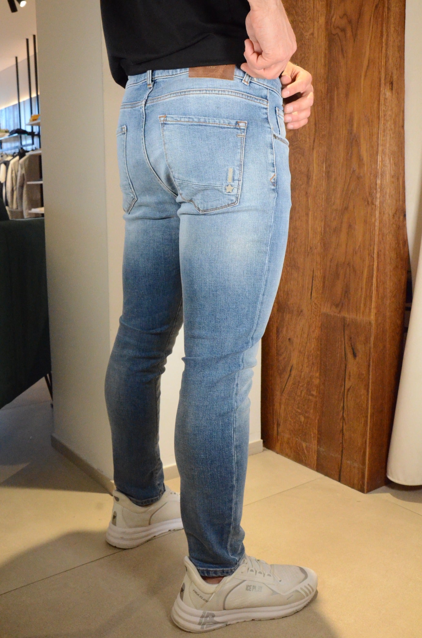 REIGN ITALIA Jeans Modello Velvet